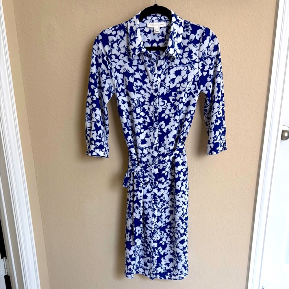 Monteau Los Angeles Floral Blue and White Shirt Dress sz XS NWOT